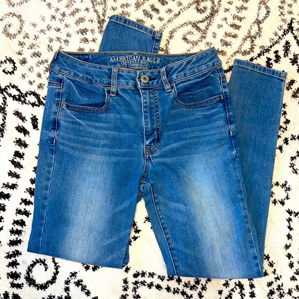 AMERICAN EAGLE OUTFITTERS Super Stretch Hi-Rise Medium Wash Jegging Jeans Size 6